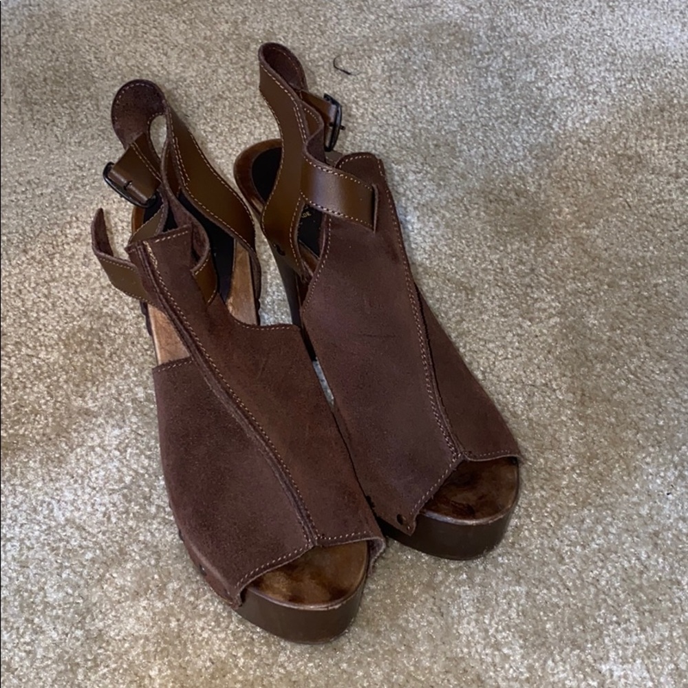 Clogs